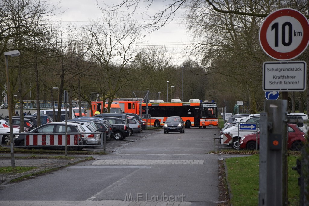 Einsatz BF Koeln Schule Burgwiesenstr Koeln Holweide P076.JPG - Miklos Laubert